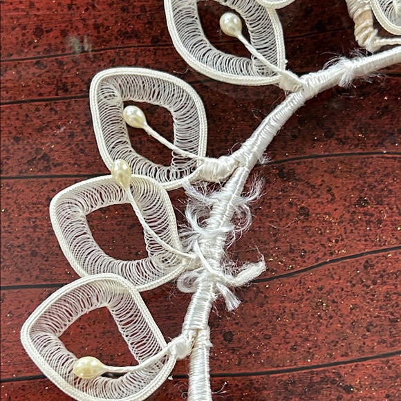Handcrafted White Floral Headband tierra. wedding band - Picture 8 of 10